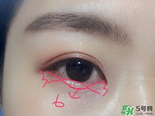 爱丽小屋樱花眼影画法 爱丽小屋樱花眼影盘教程